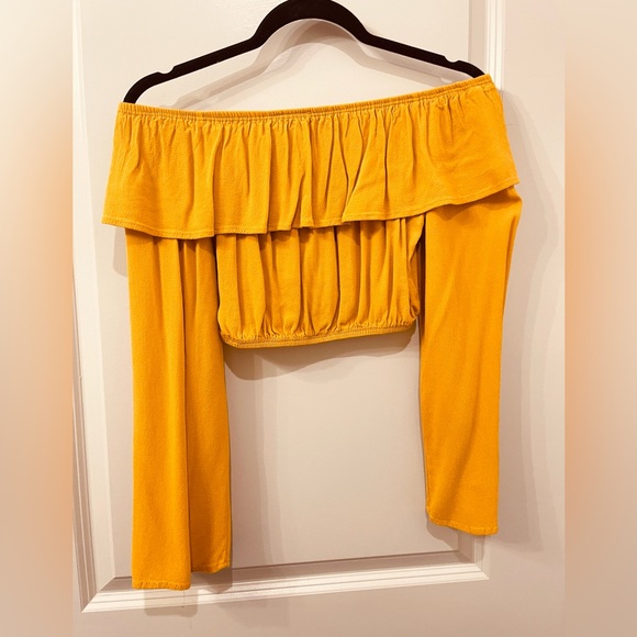 Off shoulder long sleeve crop top with ruffle fits like Medium - Picture 6 of 6
